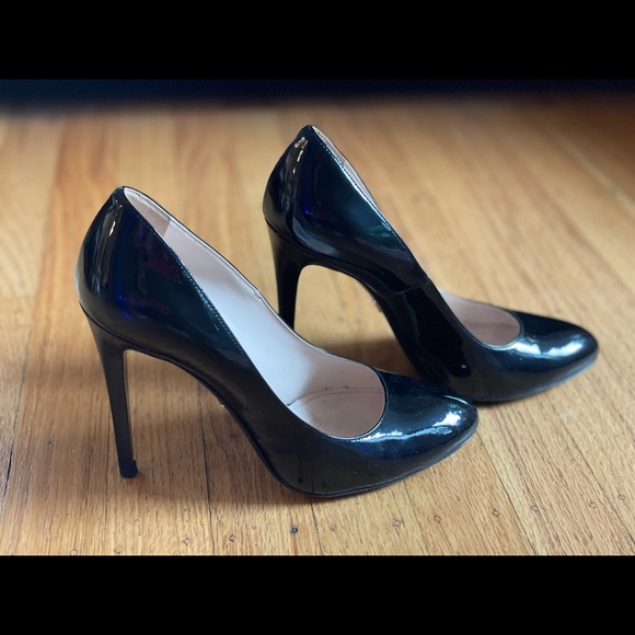 Beautiful Classic Prada Black Patent Leather Heels 4.5 in - Picture 2 of 10